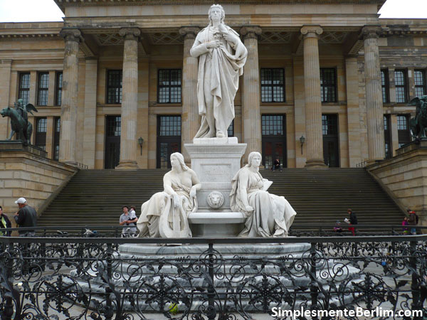 Gendarmenmarkt - Estátua Schiller