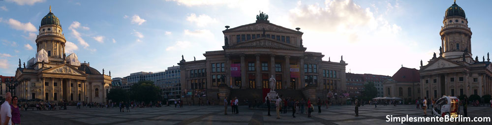 Panorama da praça Gendarmenmarkt em Berlim