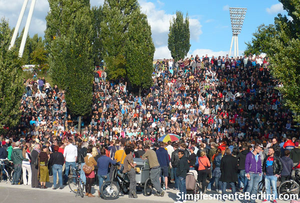 Mercado de pulgas e karaokê no Mauerpark