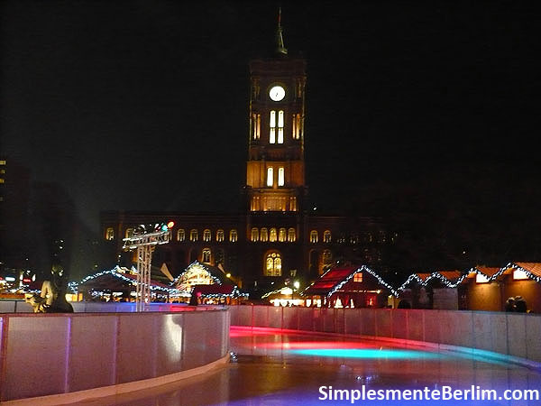 Feira de natal na Rotes Rathaus (Prefeitura de Berlim)