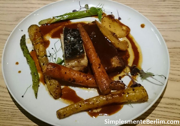 Carne de porco defumanda com legumes