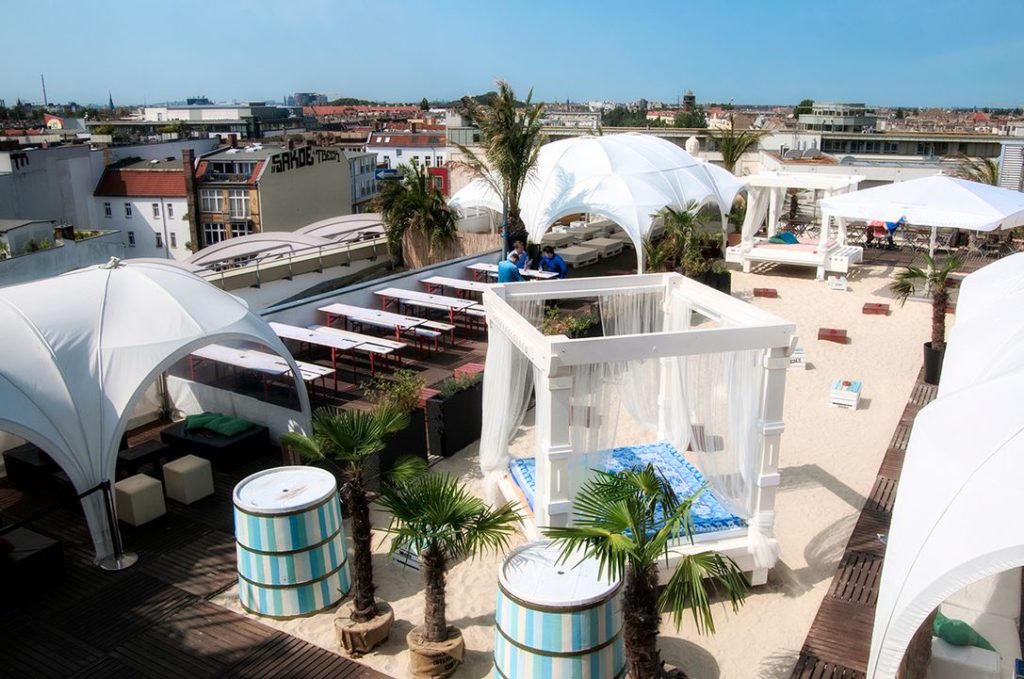 Strandbar Deck 5 - no topo de um prédio (Fonte: www.freiluftrebellen.de)