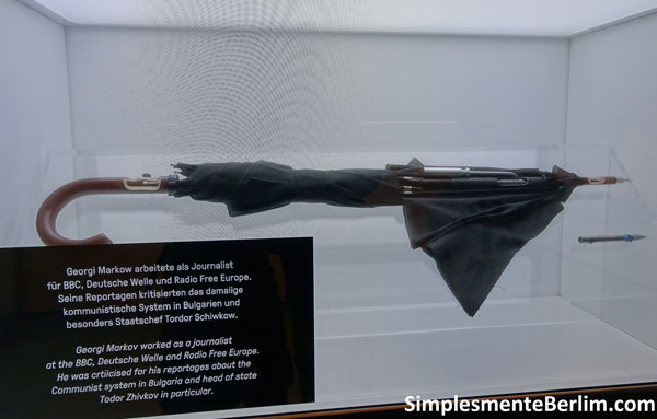 Deutsches Spionagemuseum (Museu da Espionagem) MuseuDaEspionagem_GuardaChuvaComVeneno