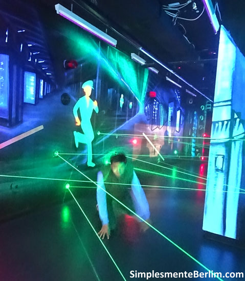 Deutsches Spionagemuseum (Museu da Espionagem) MuseuDaEspionagem_LabirintoLaser