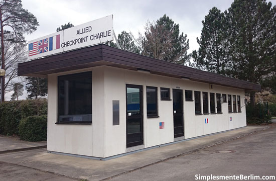Checkpoint Charlie - Cabine Original Checkpoint Charlie - Cabine Original