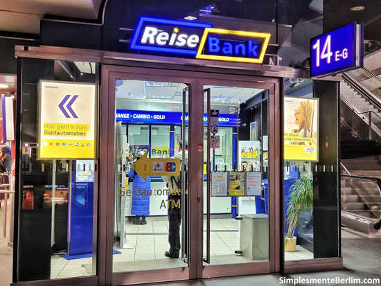 Hauptbahnhof - Estação Central de Berlim Hauptbahnhof - Estação Central de Berlim