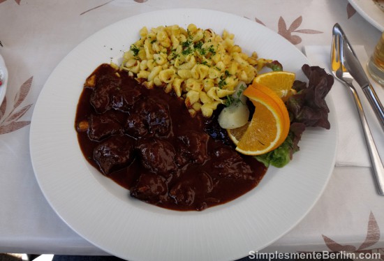 Gulasch com Spätzle Gulasch com Spätzle
