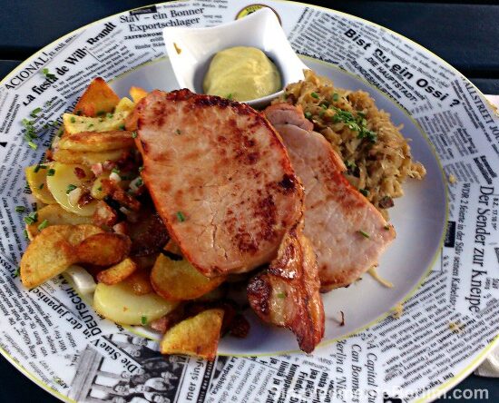 Kassler com Bratkartoffeln e chucrute Kassler com Bratkartoffeln e chucrute