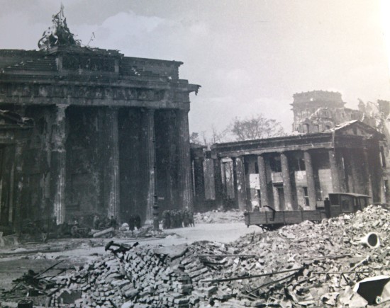 Destruição em Berlim causada pela 2a. guerra Destruição em Berlim na 2a. guerra